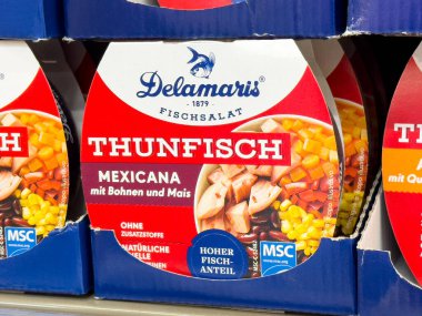Delamaris thunfisch mexicana fasulye ve mısır sergileniyor.