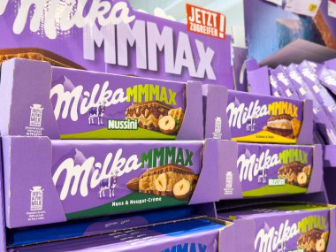 Fındık ve fındık kremalı Milka mmmax nussini sergisi.