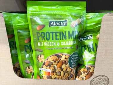 Alesto protein karışımı fındıklı ve soya fasulyeli yeşil ambalajlı..