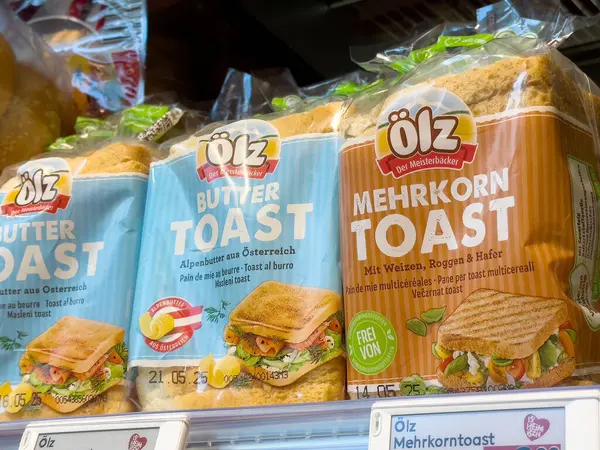 Rafta Avusturya usulü kızarmış ekmek paketleri var..