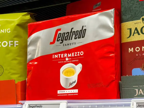 Segafredo zanetti intermezzo kahve paketi rafta..