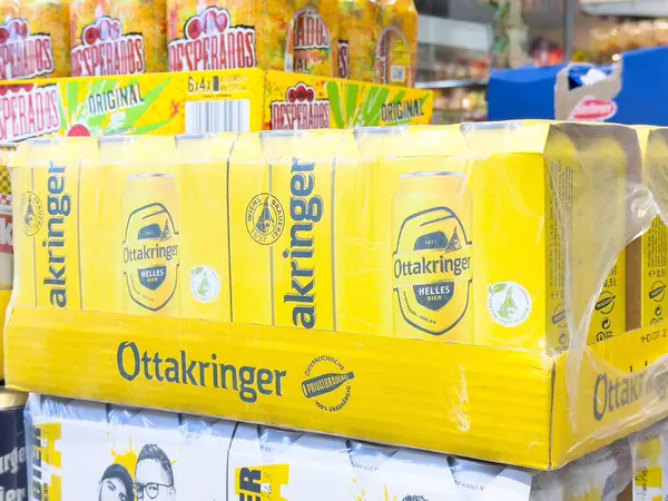 Ottakringer süpermarketteki bira kutularını cehenneme çevirdi.