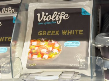 Violife Yunan beyaz vegan peynir bloğu b12 vitamini ile.