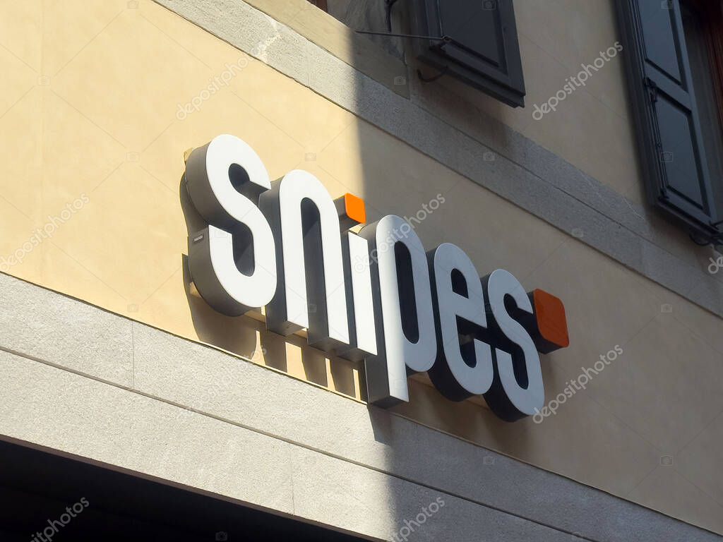 Snipes storefront sign on urban building exterior.