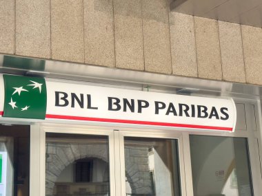 Bnl bnp paribas banka şube dış tabela bina.