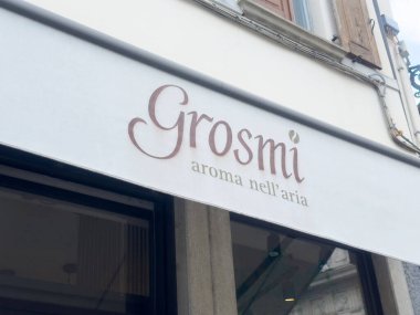 Grosmi Kafe dış güneşlik mimarisi detayı.