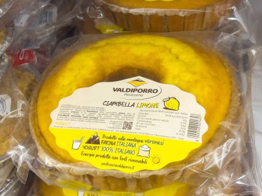 İtalyan limonlu keki valdiporro pastiseriden paketleniyor.