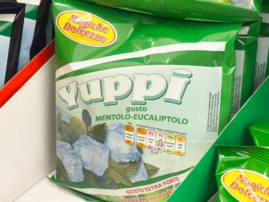 Yuppi naneli okaliptüs şeker paketleme tasarımı besleyici bilgiyle.