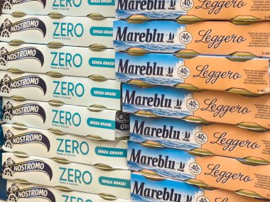 Konserve ton balığı görüntüleme: nostromo sıfır ve mareblu leggero paketleme.