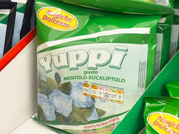 Yuppi naneli okaliptüs şeker paketleme tasarımı besleyici bilgiyle.