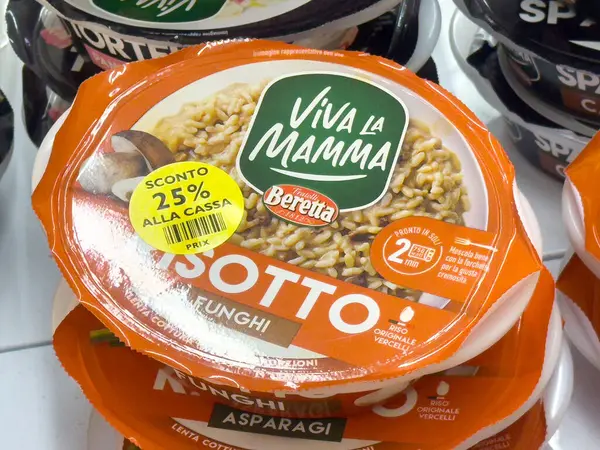 Markette indirimli etiketli 