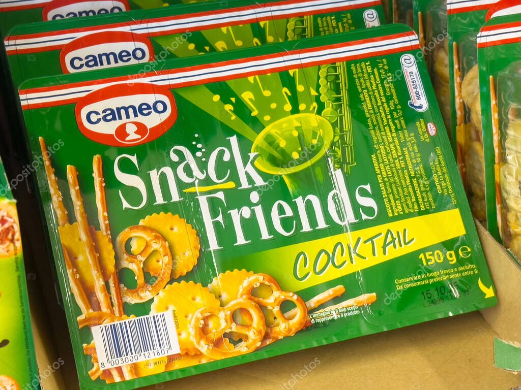 Cameo snack friends cocktail pretzel and cracker packaging.