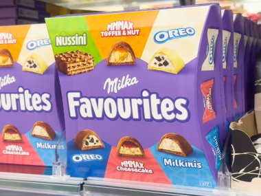 Milka nussini, oreo, mmax toffee ve cheesecake çikolatalarını tercih eder..