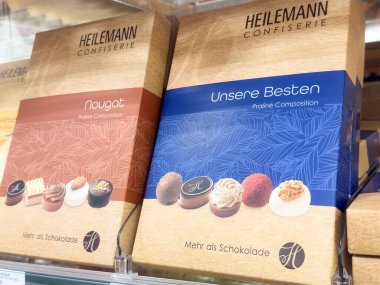 Heilemann şekerleme kutusu görüntüsü ve çeşitli pralinler.