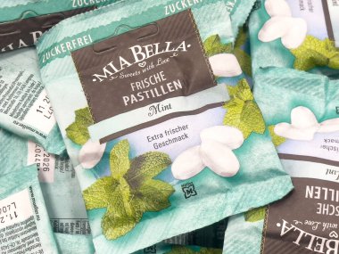 Mia bella nane nane pasaport paketleme tasarımı taze yeşil yaprak tasarımı.