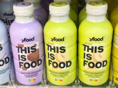 Yfood içecek şişeleri: çikolatalı kek ve kutsal fındık aromalı.