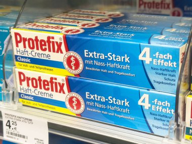 Depolama rafında haft-creme klasik ve ekstra-Stark ekran.