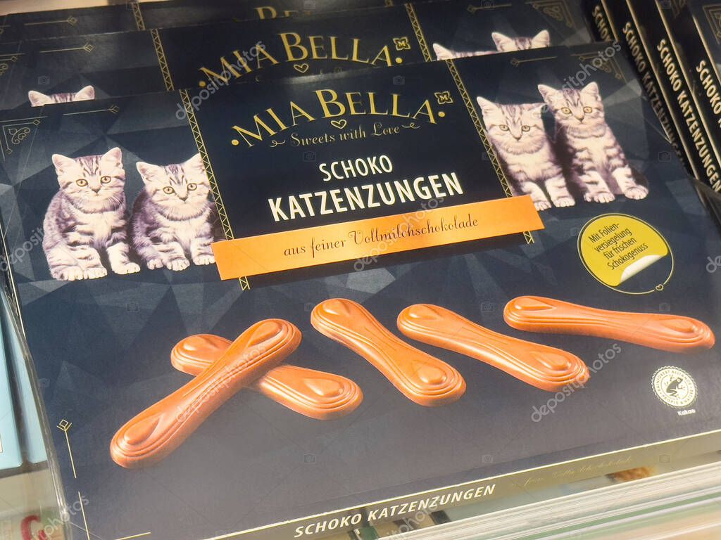 Mia bella schoko katzenzungen chocolate packaging with cat design.