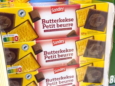 Sondey butt erkekse petit beurre çikolatalı bisküvi paketleme.