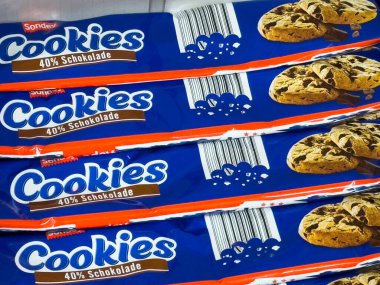 Sondey çikolatalı kurabiye ambalaj görüntüsü: mavi ambalajlar ve barkod.