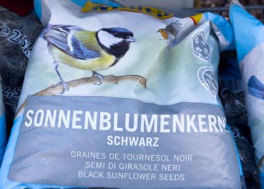 Sonnenblumenkerne schwarz kuş tohumu paketleme resimli kuş.