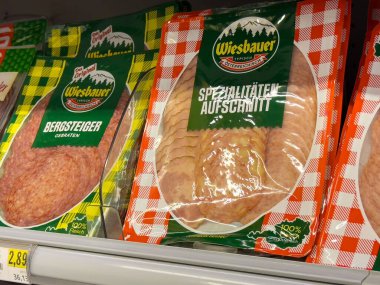 Avusturya Wiesbauer özel meze etleri süpermarket raflarında.