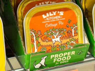 Kulübe turtası köpek maması ambalajı..