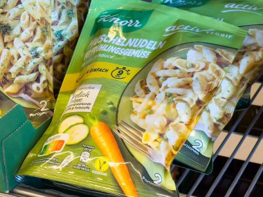 Bahar sebzeli Knorr pastası markette sergileniyor..