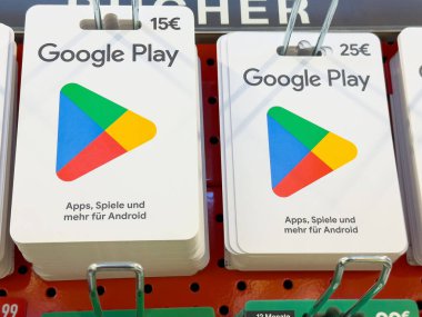 Google oyun kartları perakende mağazasında avro olarak fiyatlarla gösterilir.