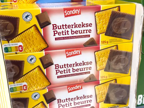 Sondey butt erkekse petit beurre çikolatalı bisküvi paketleme.