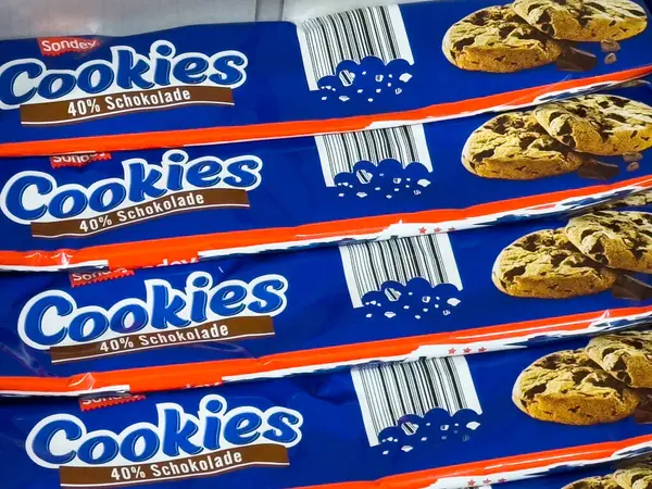 Sondey çikolatalı kurabiye ambalaj görüntüsü: mavi ambalajlar ve barkod.