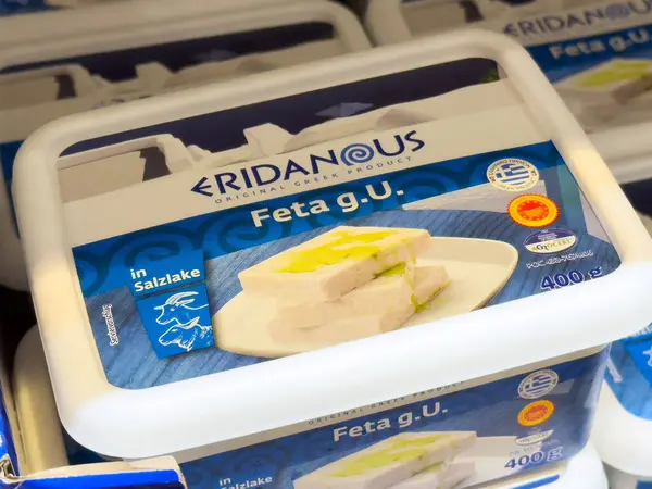 Salzlake ambalajlı Yunan peyniri zeytin yağı tasarımı.