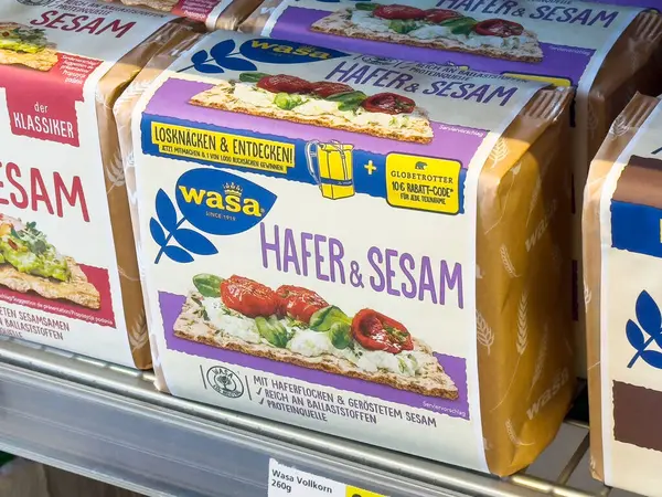 Wasa hafer sesam crispbread paketleme mağaza rafında.