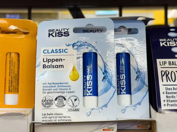 Güzellik öpücüğü kayısı ve avokado özlü nemli dudaklar için klasik dudak kremi..