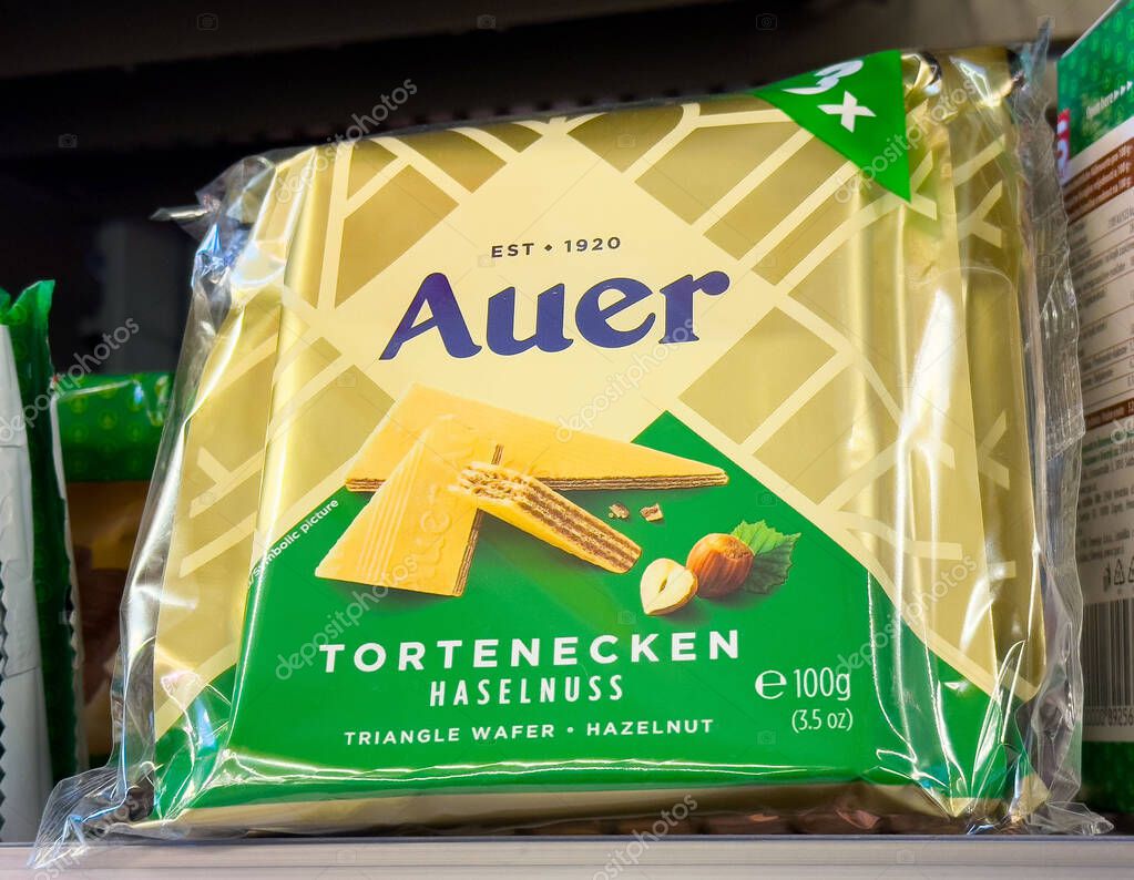 Auer tortenecken hazelnut wafer packaging on store shelf.