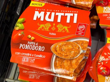 Domatesli ve fesleğenli Pappa al pomodoro çorba paketi.