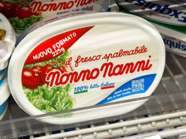 Dondurulmuş bölümde, nanni nanni taze, yayılabilir İtalyan peyniri..