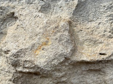 Sert kireçtaşı dokusu, doğal hava şartları ve ince renk değişimleri..