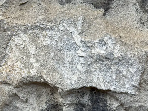 Dokulu kireçtaşı yüzeyinde doğal hava şartları var..