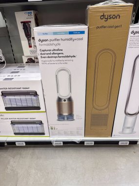 Depoda hava temizleyiciler görüntüleniyor: dyson nemlendirme + soğutma ve soğutma serin gen1 paketleme.