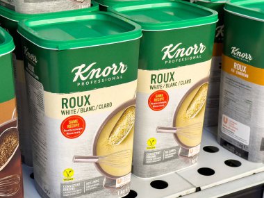 Market koridorunda Knorr profesyonel roux beyaz görüntüsü.