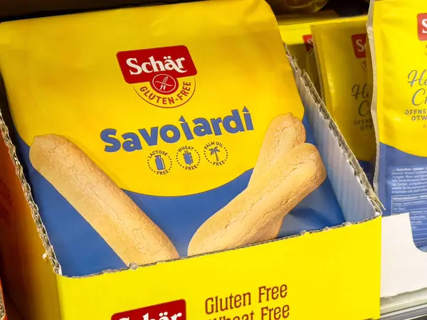 Schar glütensiz Savoiardi bisküvileri depoda.