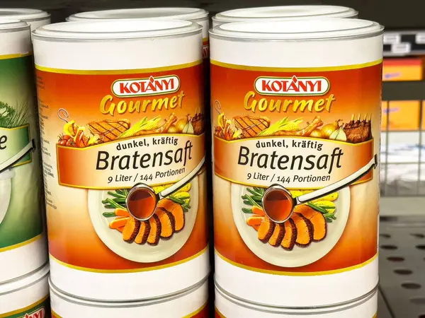 Kotanyi gurme bratensaft kutuları rafta.