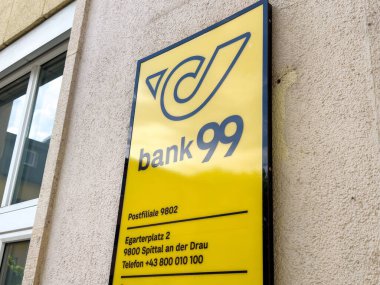 Açık sarı ile iletişim bilgilerini içeren dış bina üzerinde Bank99 işareti.