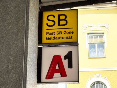 Sarı çizgili sb post bölgesi ve sarı bina zemininde a1 sembolü.