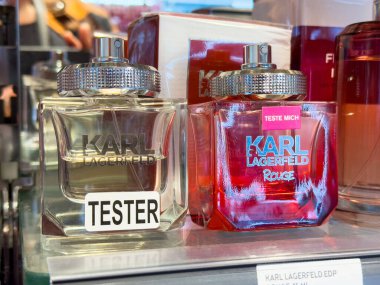 Karl Lagerfeld parfümü ve parfüm sergisi.