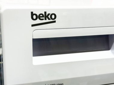 Beyaz logolu Beko çamaşır makinesi ekran paneli.