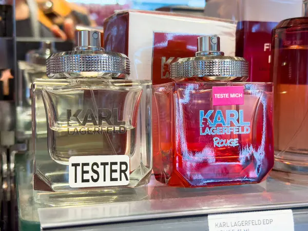 Karl Lagerfeld parfümü ve parfüm sergisi.