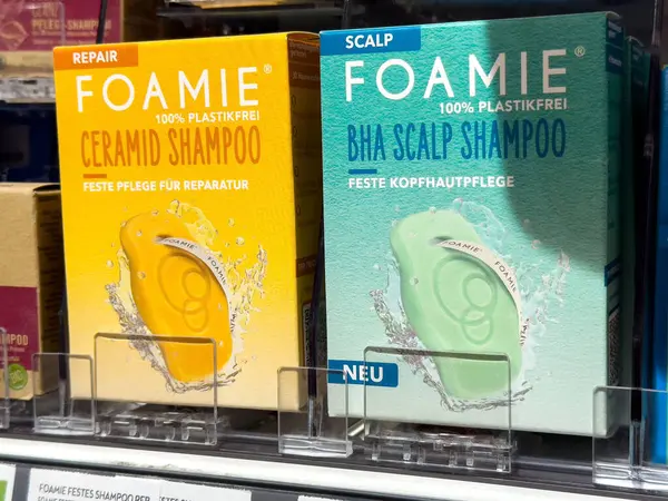 Plastiksiz köpüksüz şampuan görüntüsü: seramik ve bha kafa derisi çeşitleri.