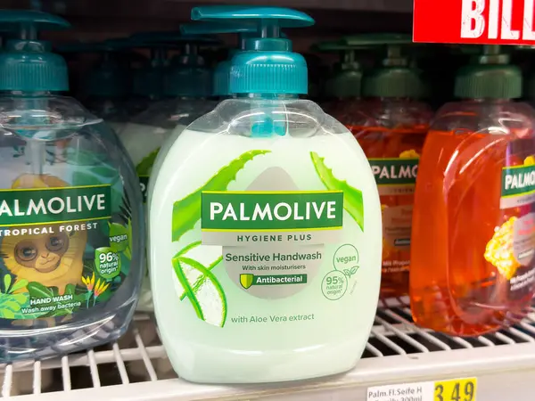 Palmolive hijyen artı rafta aloe vera olan hassas el yıkama..